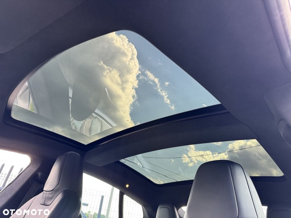 Tesla Model S - 10