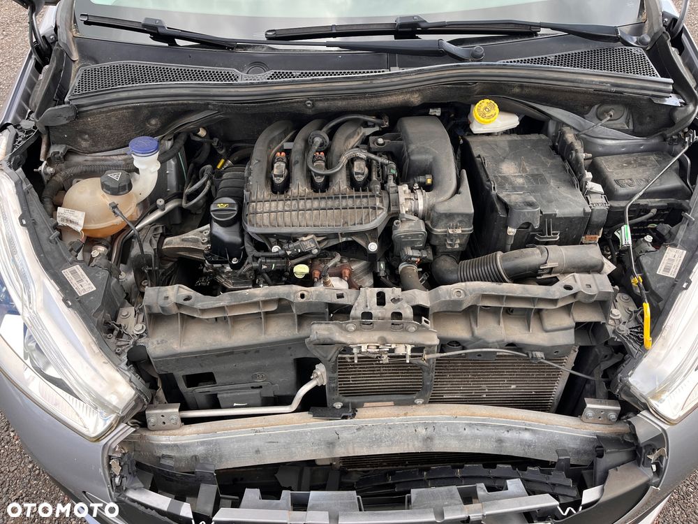 Peugeot 208 - 5