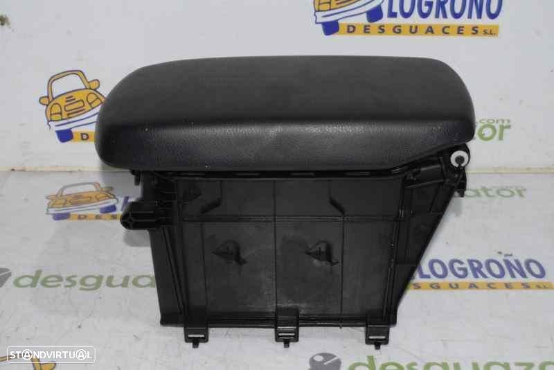 APOIO DE BRAÇOS TOYOTA RAV4 A4 - 1