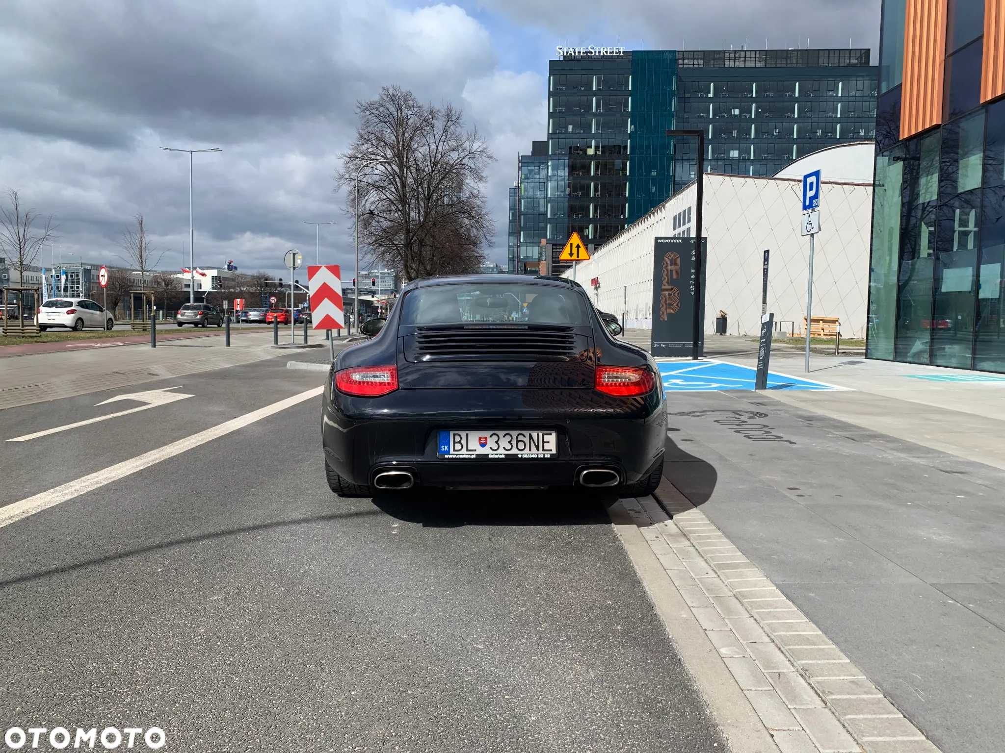 Porsche 911 Carrera - 11