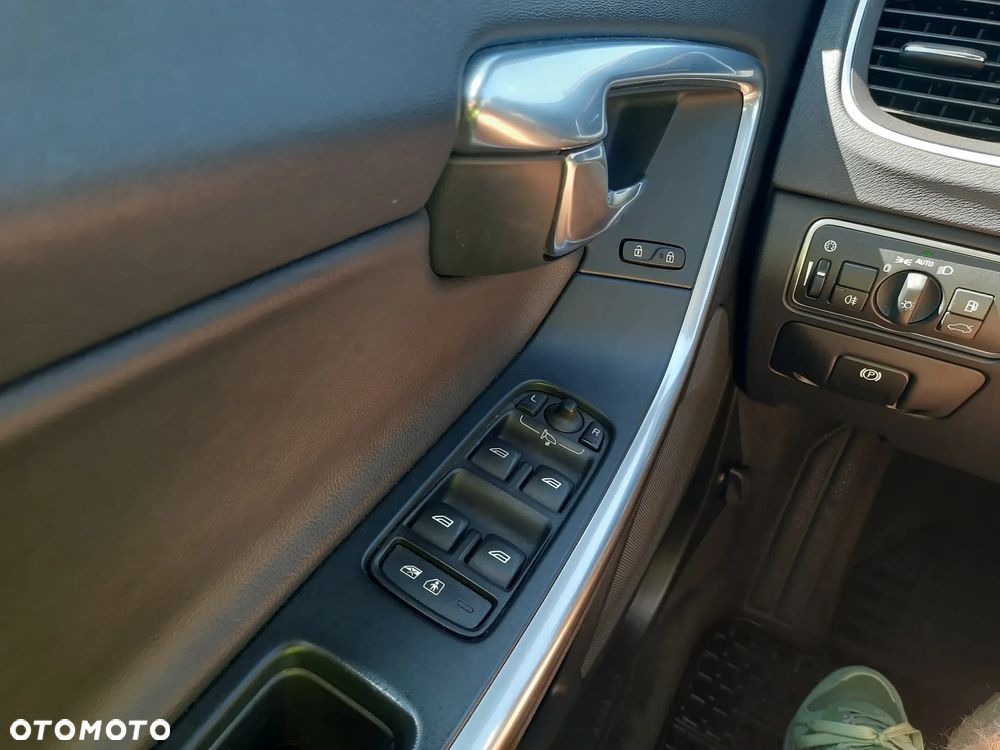 Volvo V60 Cross Country T5 AWD Momentum - 13