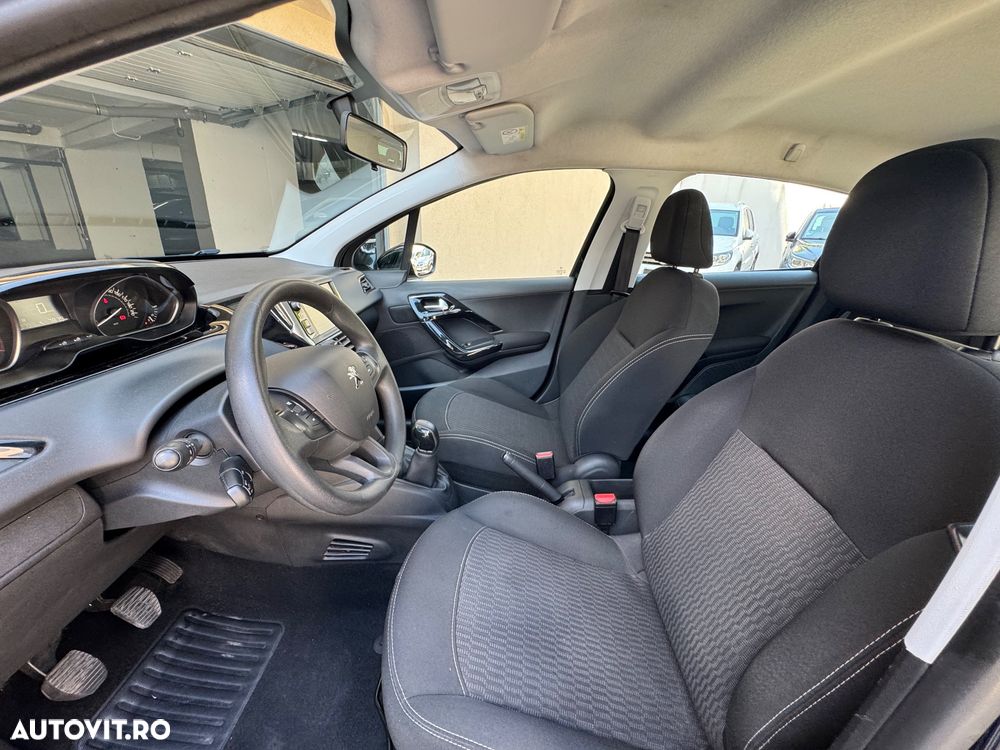 Peugeot 208 82 PureTech Style - 11
