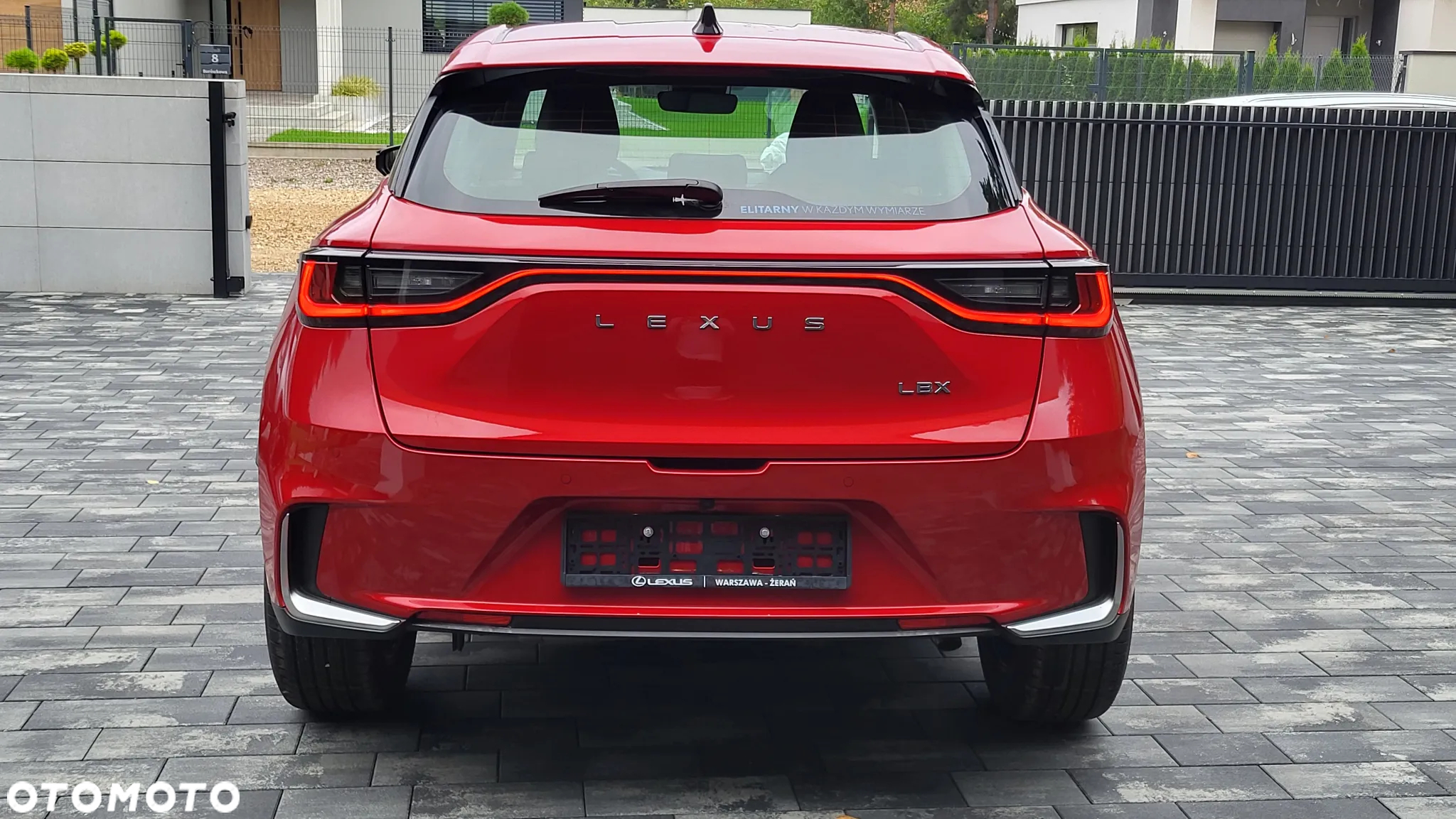 Lexus LBX 1.5 Hybrid Emotion - 10