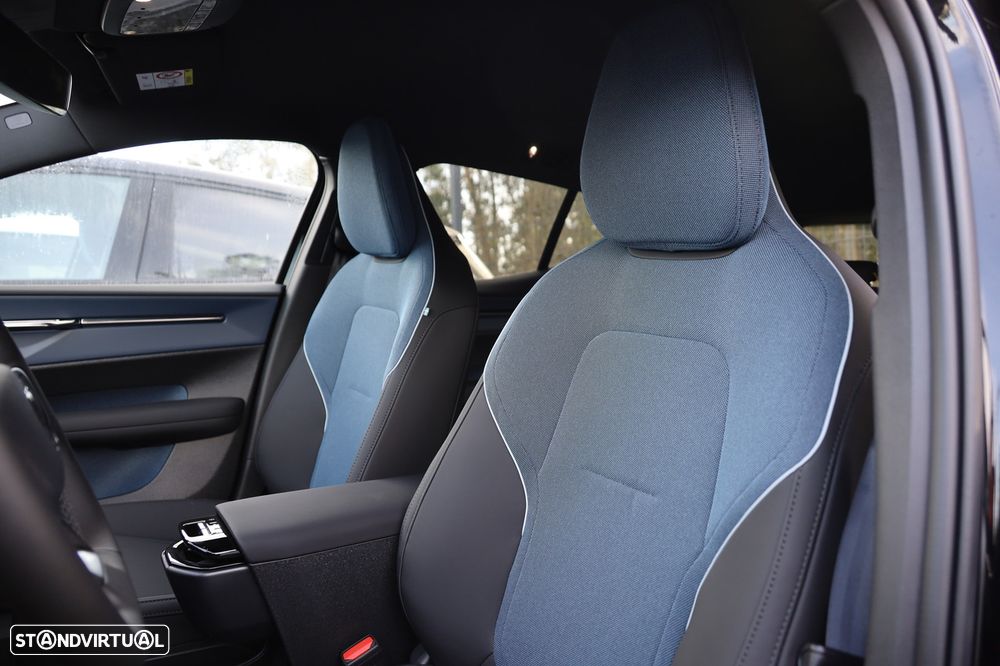 Volvo EX30 69 kWh Single Motor Extended Range Black Edition - 8