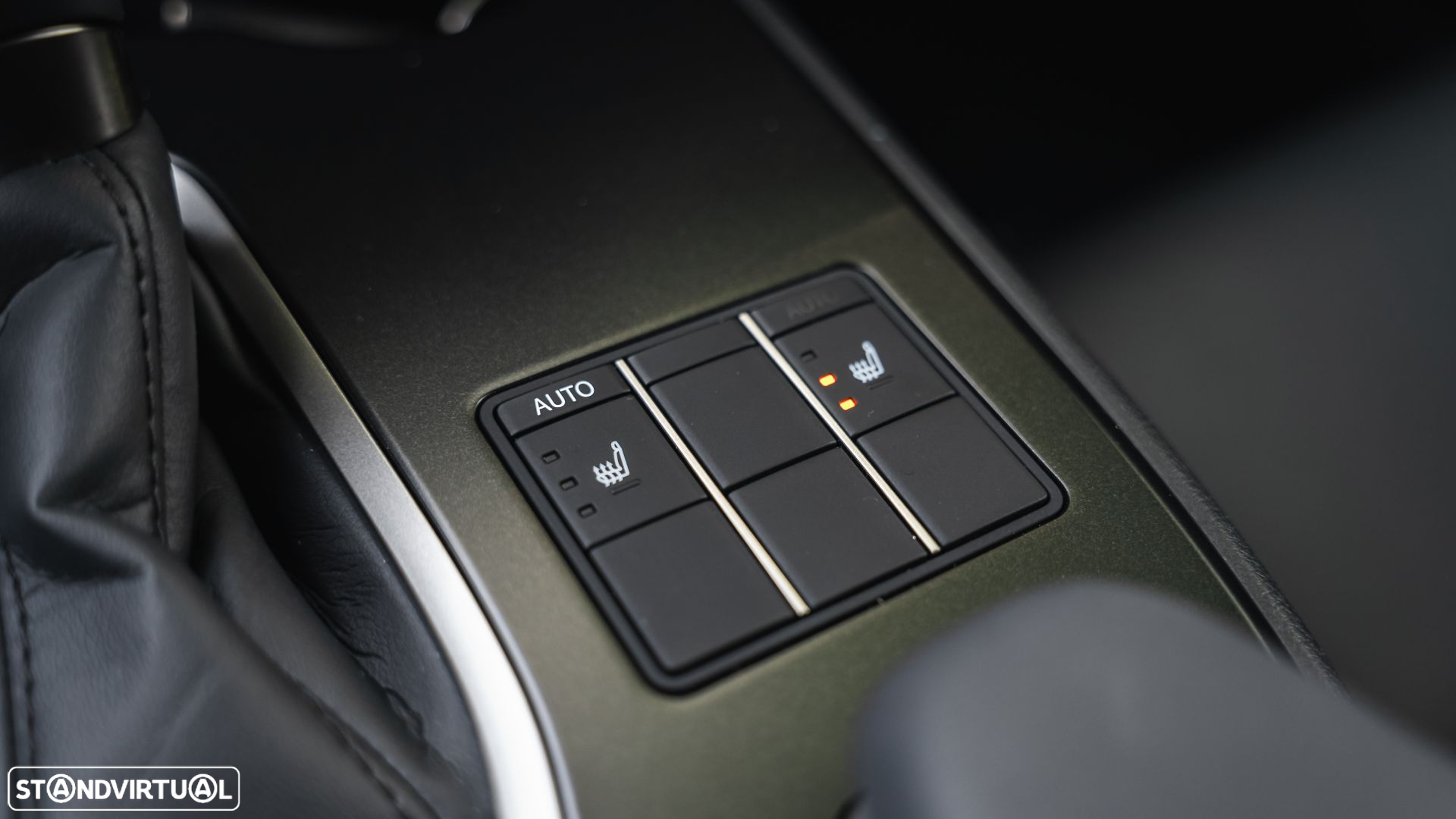 Lexus UX 250h Sport (Ecrã 12.3) - 32