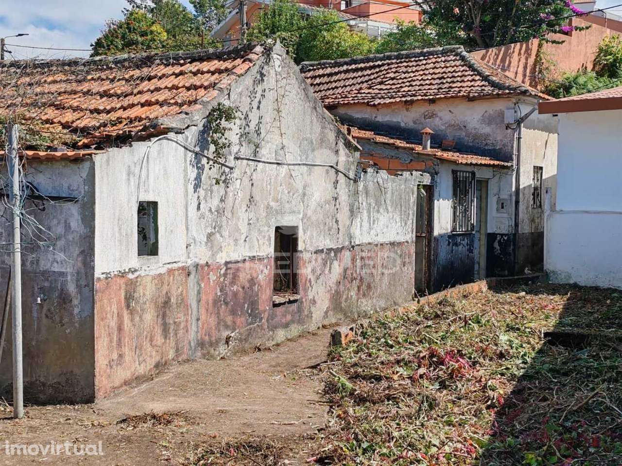 Moradia para Restauro em Vilar do Paraíso – Oportunidade Única! - Grande imagem: 2/9