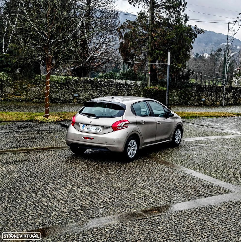 Peugeot 208 1.2 PureTech Signature EAT6 - 17