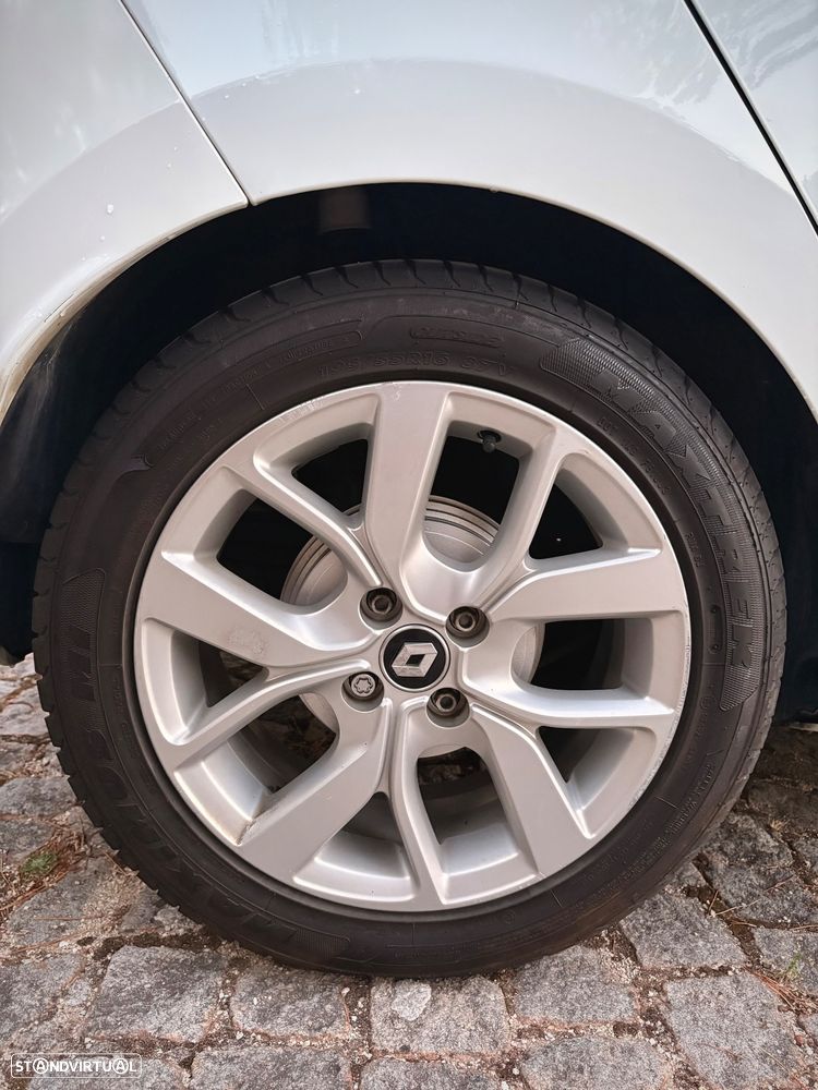 Renault Clio - 14