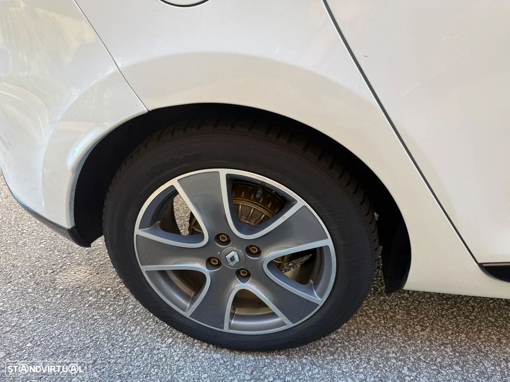 Renault Clio Sport Tourer Energy dCi 90 Start & Stop Experience - 11