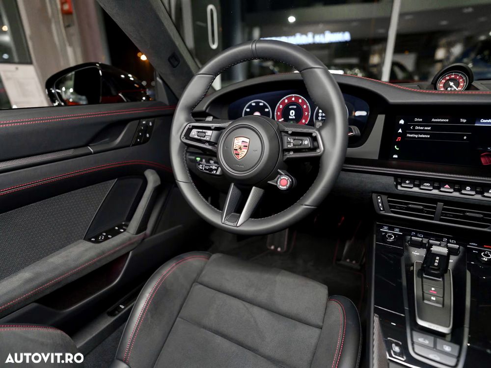 Porsche 911 Carrera 4 GTS PDK - 10