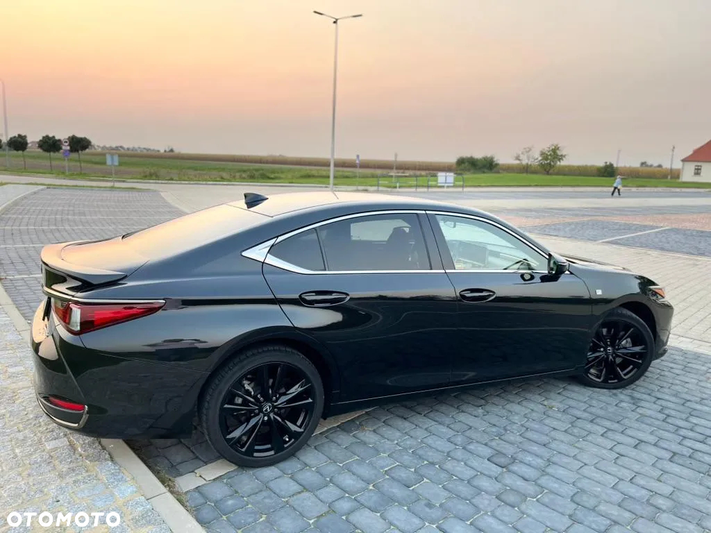 Lexus ES 300h F Sport Edition - 12