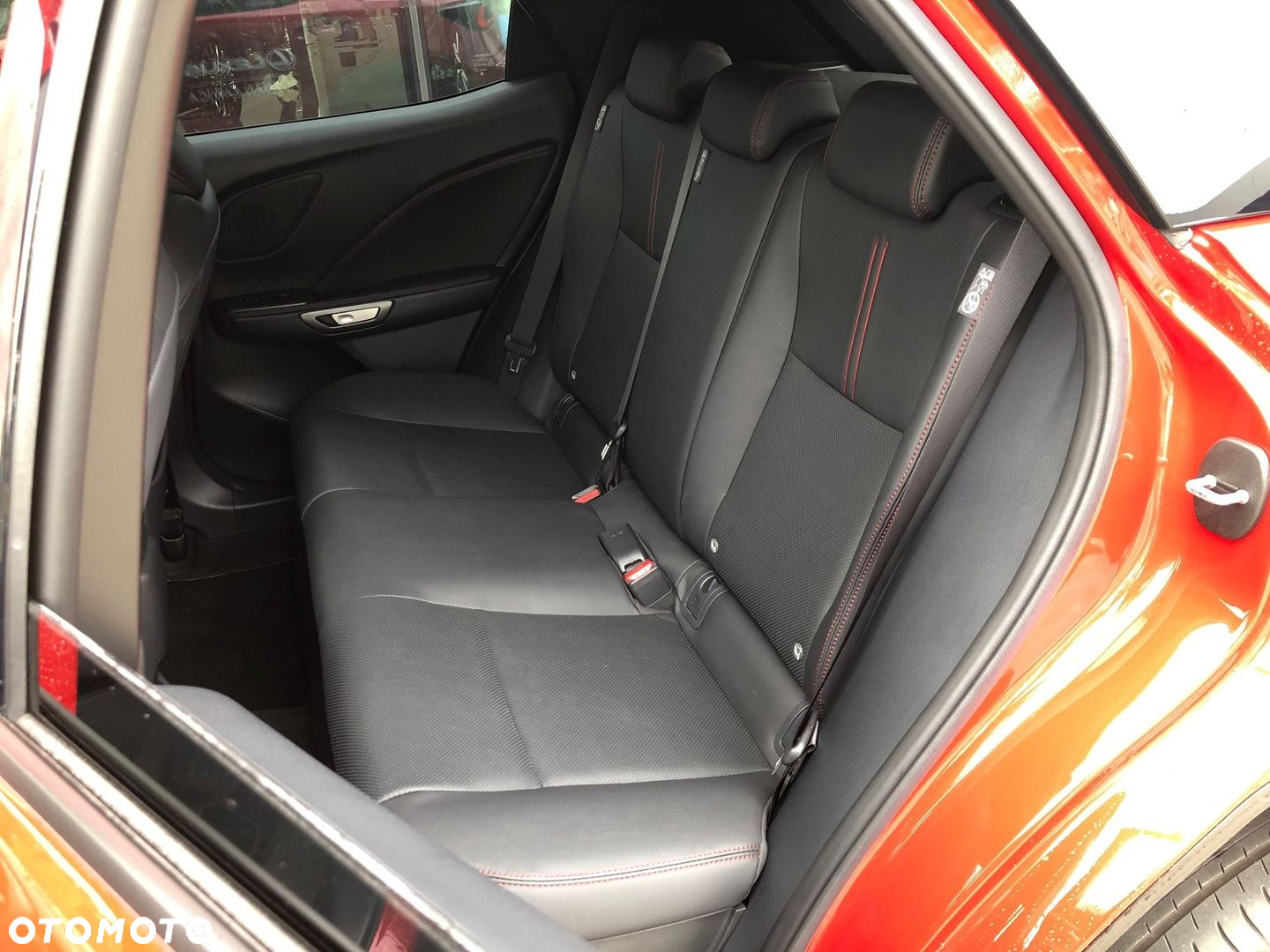 Lexus LBX 1.5 Hybrid Emotion - 7