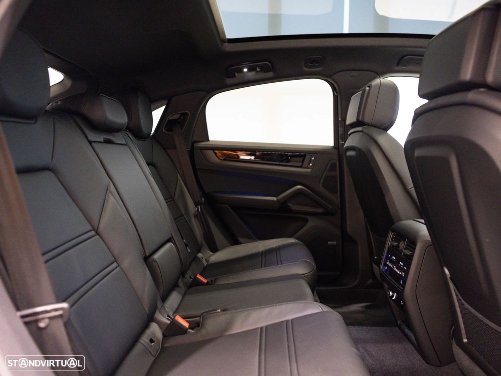 Porsche Cayenne Coupé E-Hybrid Black Edition - 44