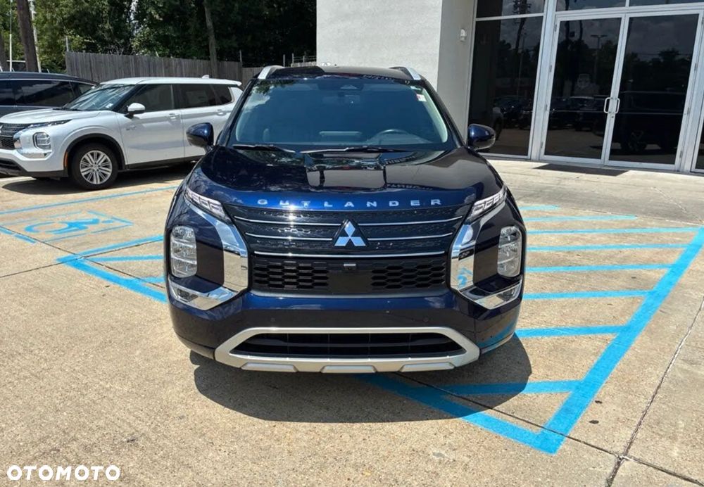 Mitsubishi Outlander - 3