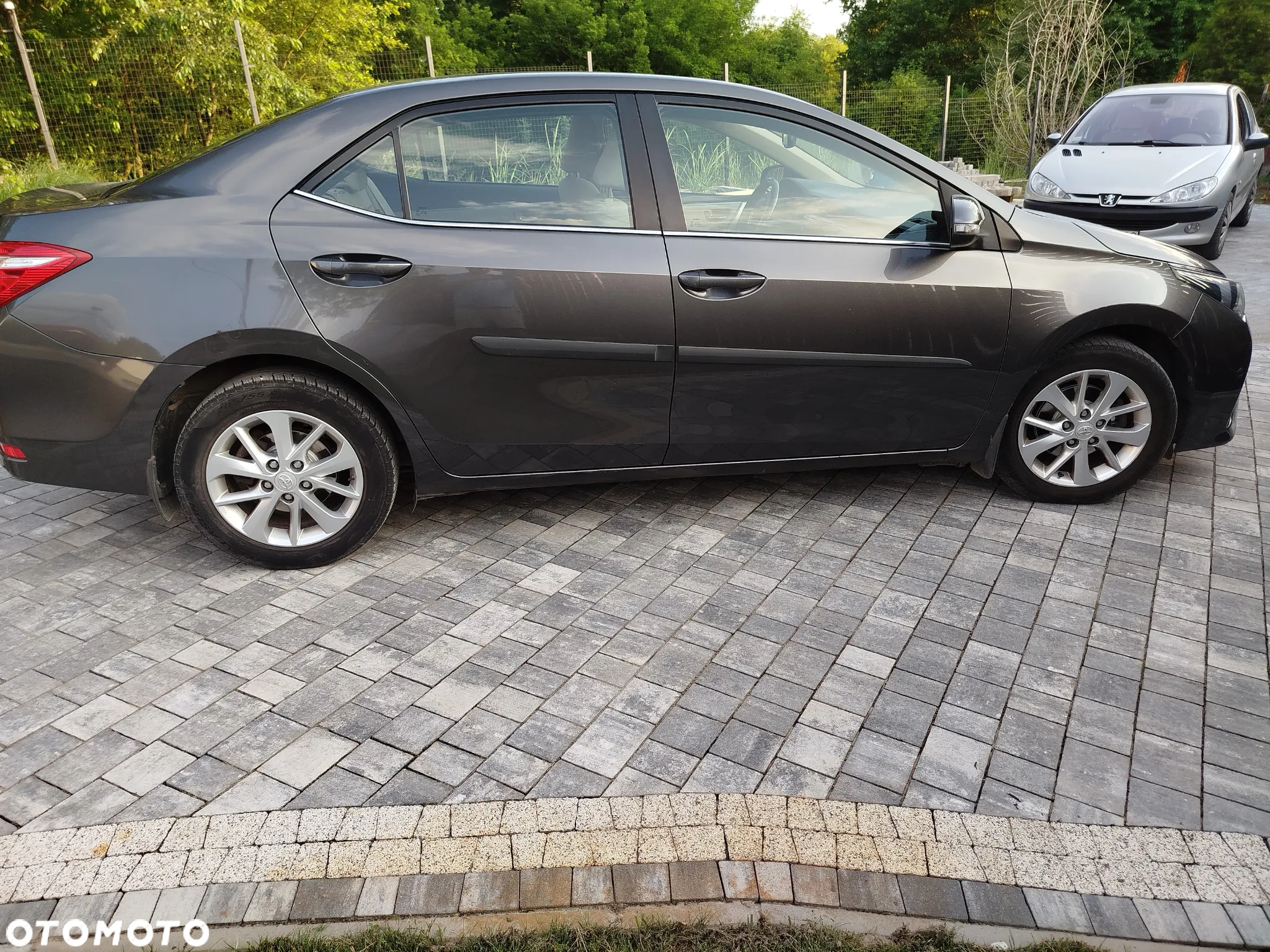 Toyota Corolla - 12