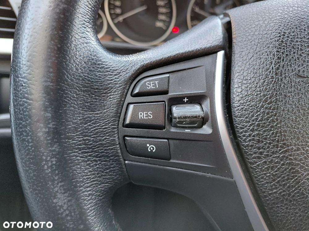 BMW Seria 3 318d Luxury Line EU6 - 29
