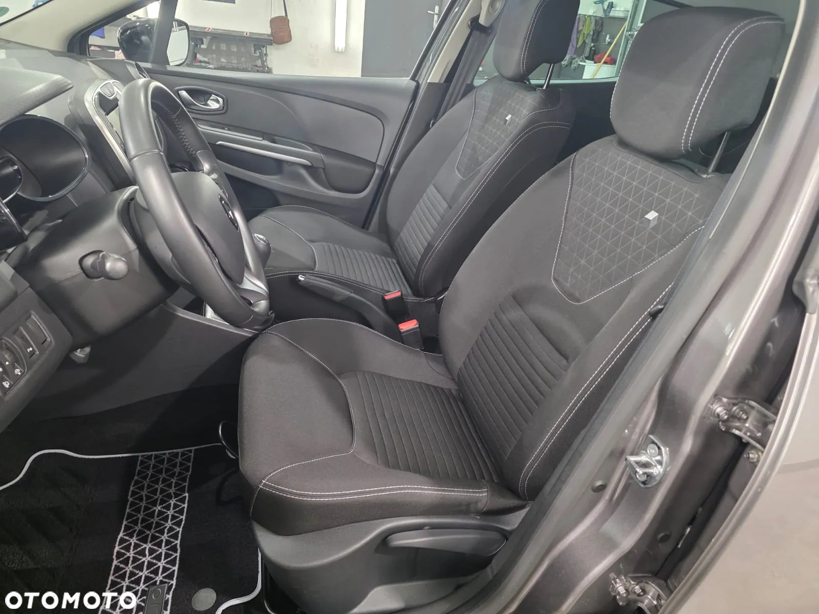 Renault Clio 1.2 16V 75 LIMITED - 32