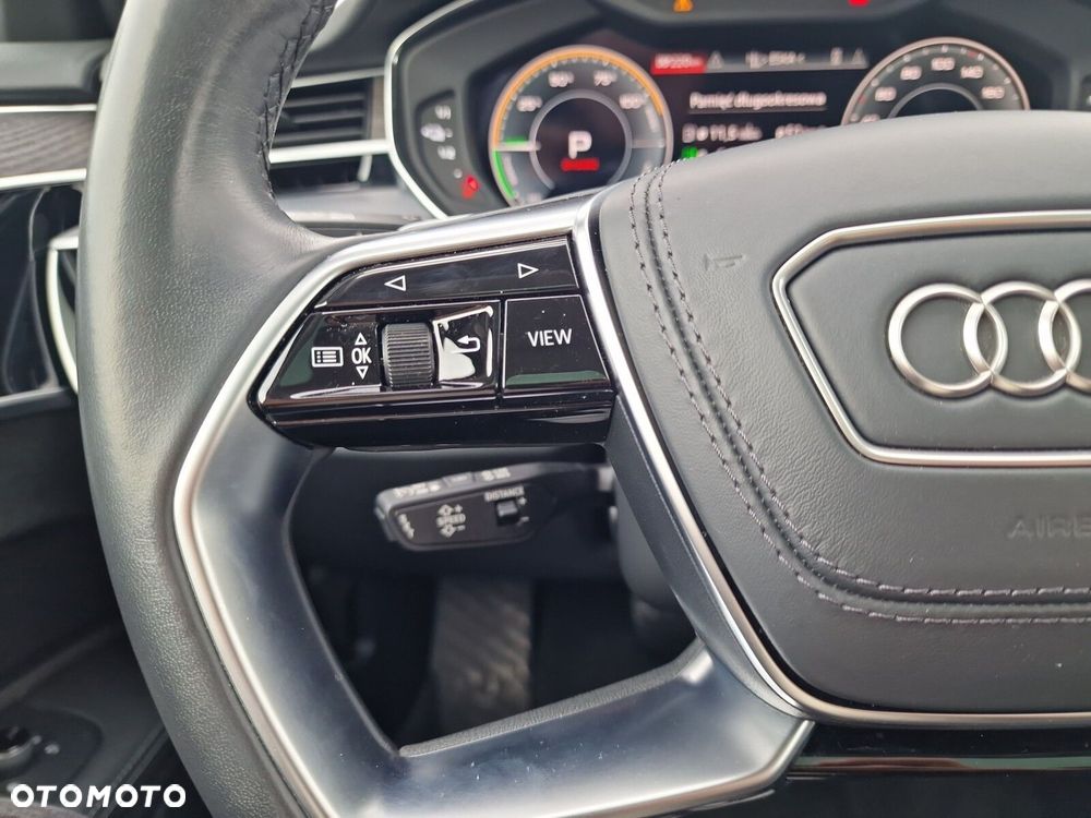 Audi A8 - 40