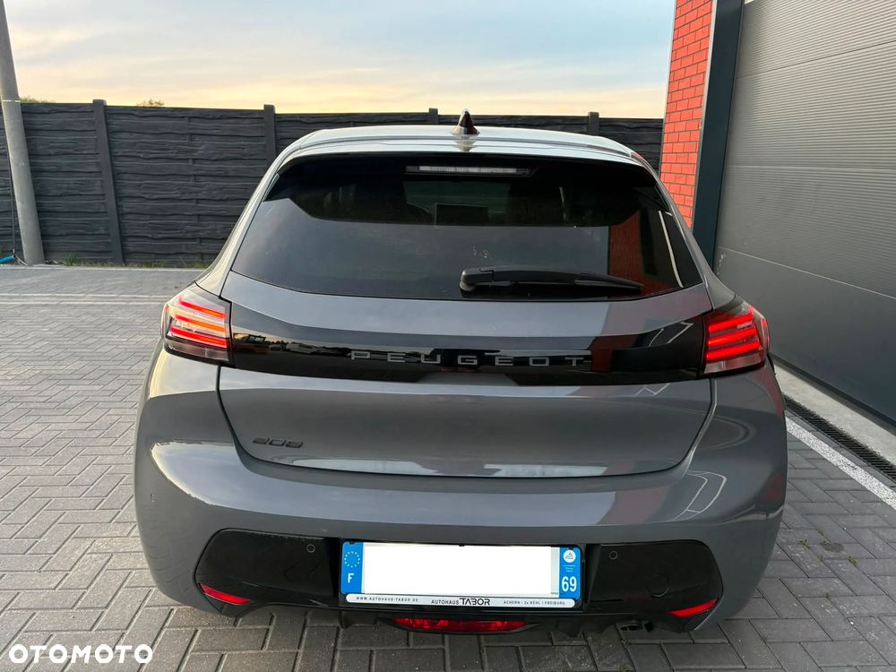 Peugeot 208 - 18