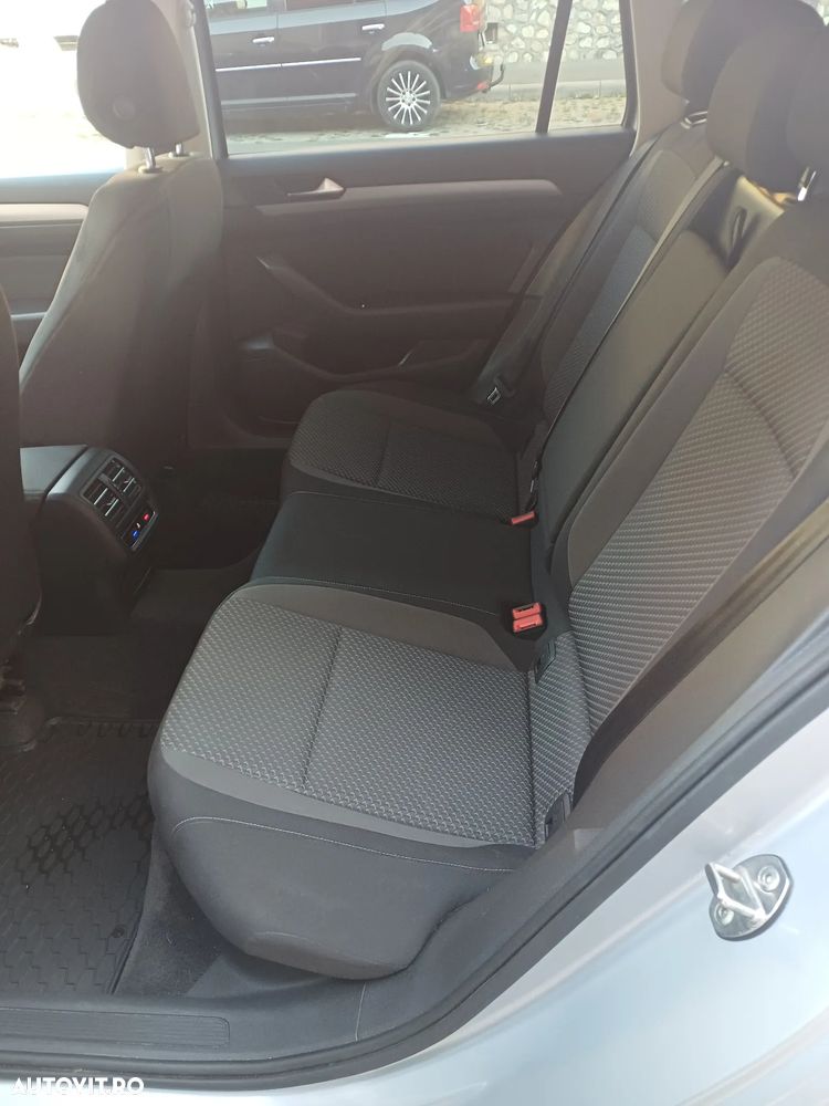 Volkswagen Passat 1.6 TDI Advance - 9