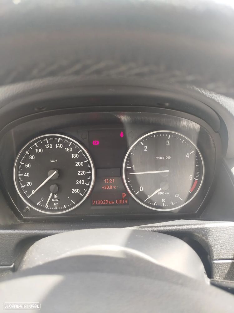 BMW X1 18 d sDrive Auto Line Sport - 14