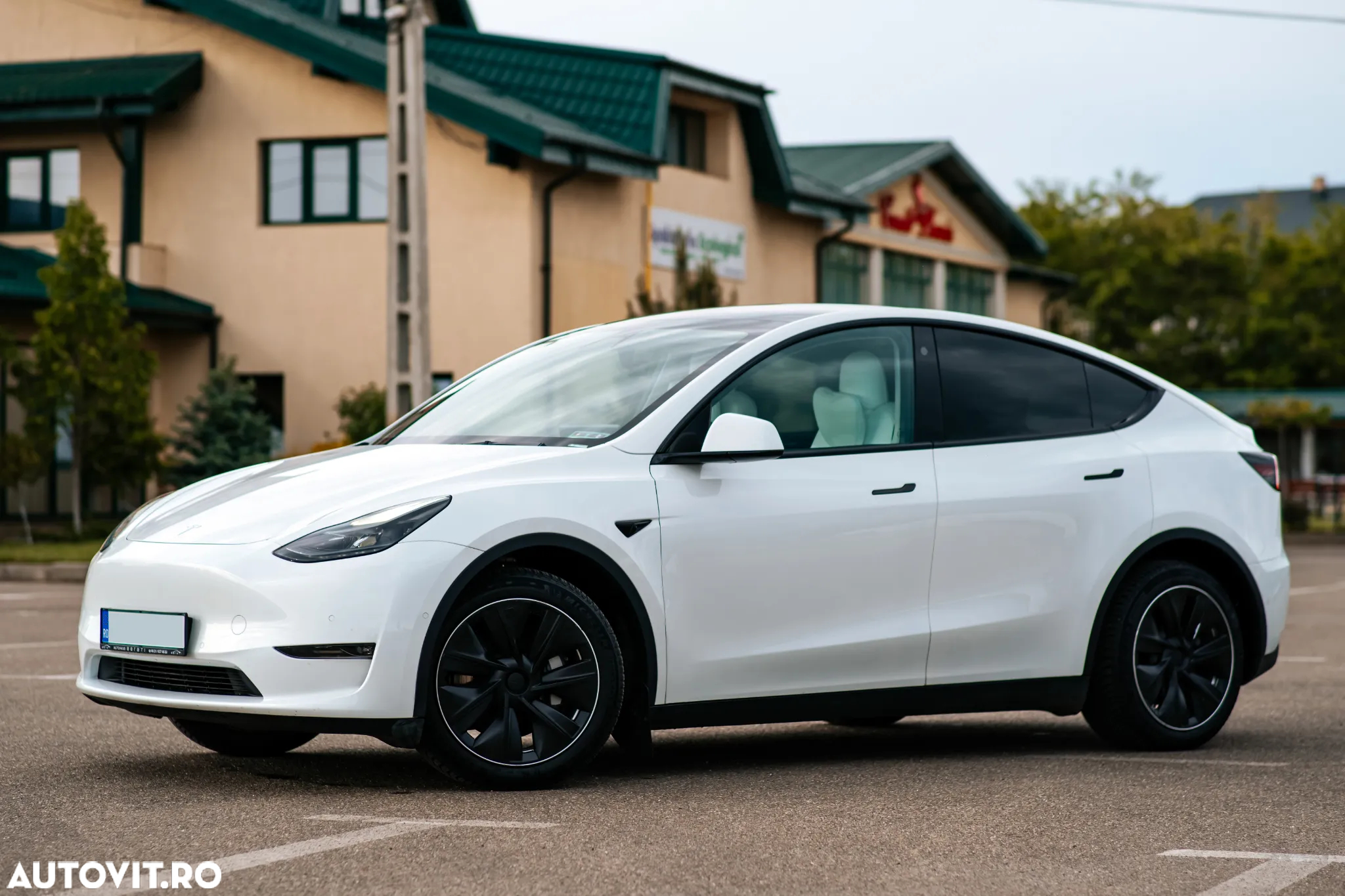 Tesla Model Y Long Range Dual Motor AWD - 3