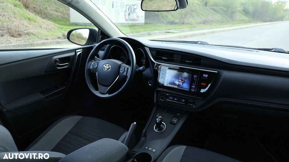 Toyota Auris - 14