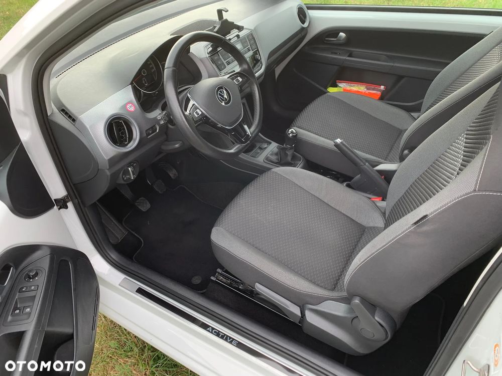 Volkswagen up! Active - 24