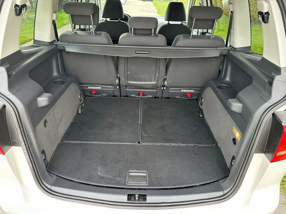 Volkswagen Touran - 13