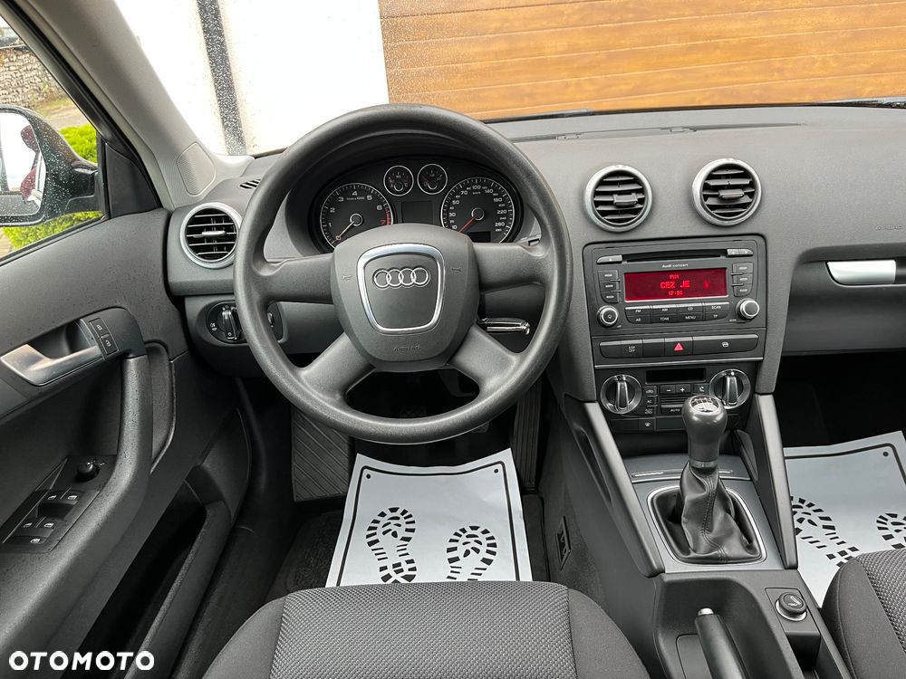 Audi A3 Sportback 1.6 Ambiente - 23