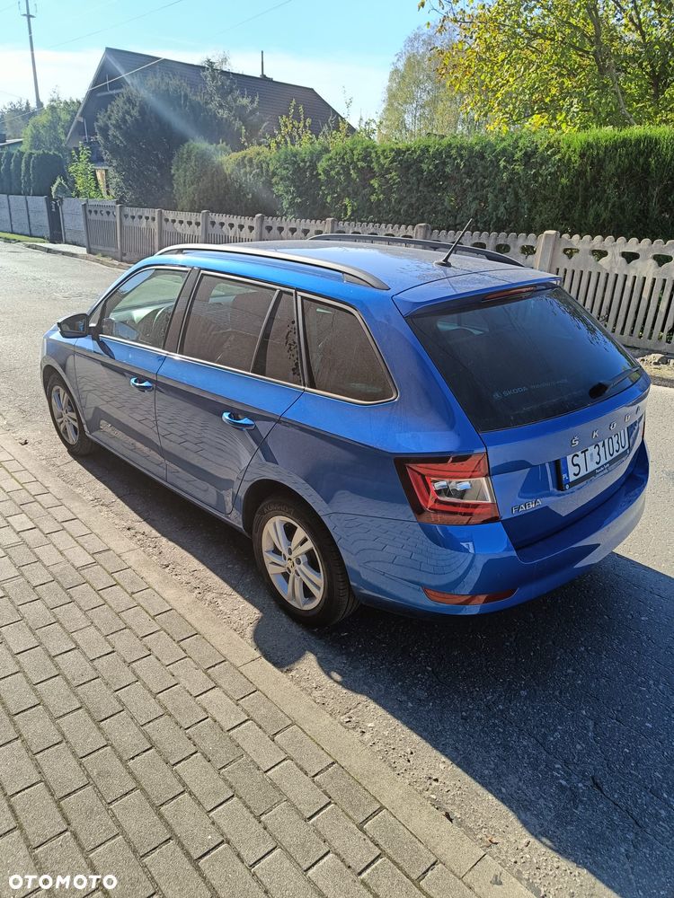 Skoda Fabia 2021 photo 2