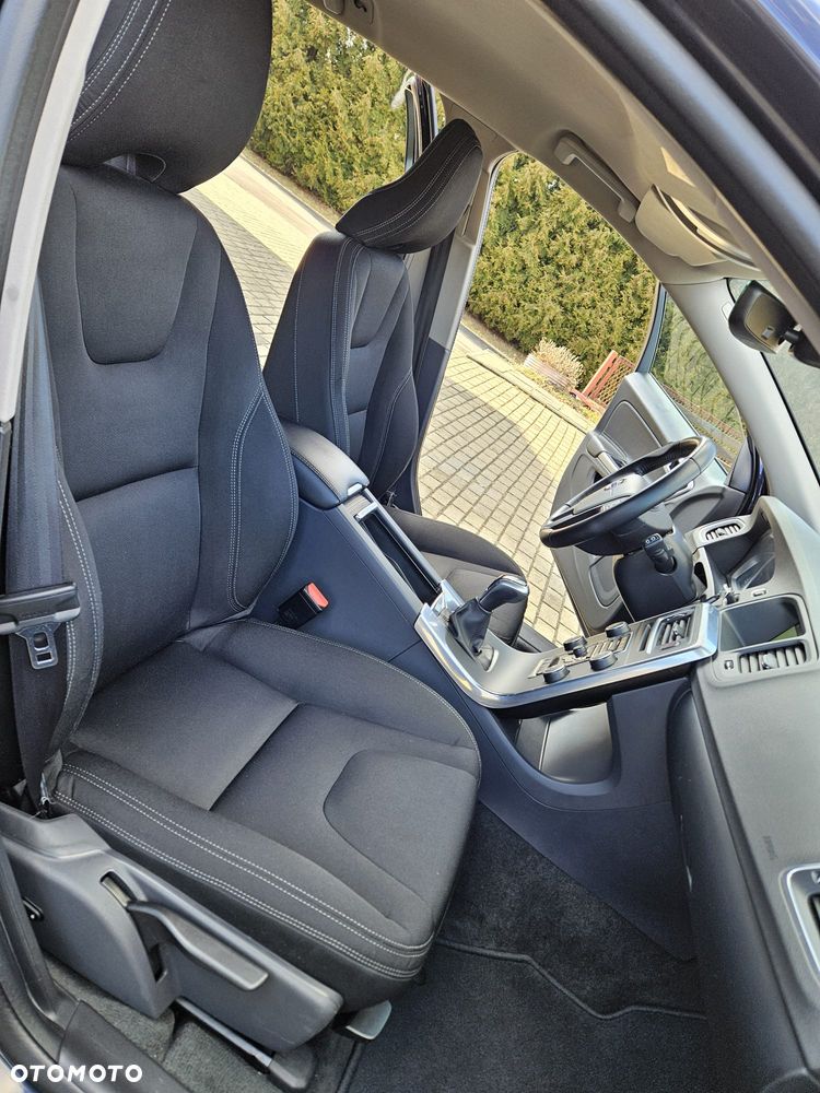 Volvo V60 D4 Momentum - 26