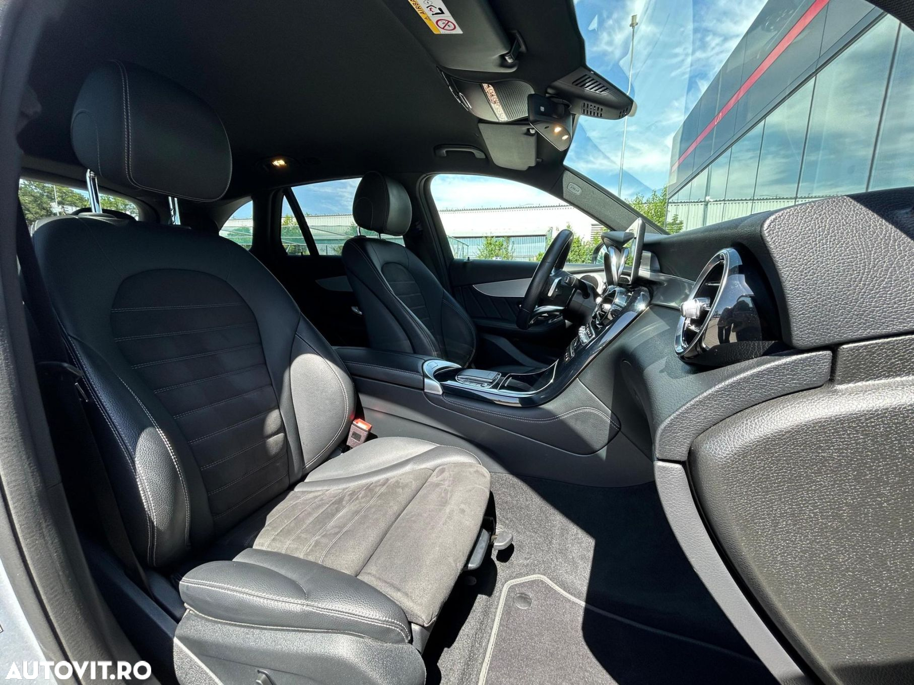 Mercedes-Benz GLC 300 e 4Matic 9G-TRONIC AMG Line - 14