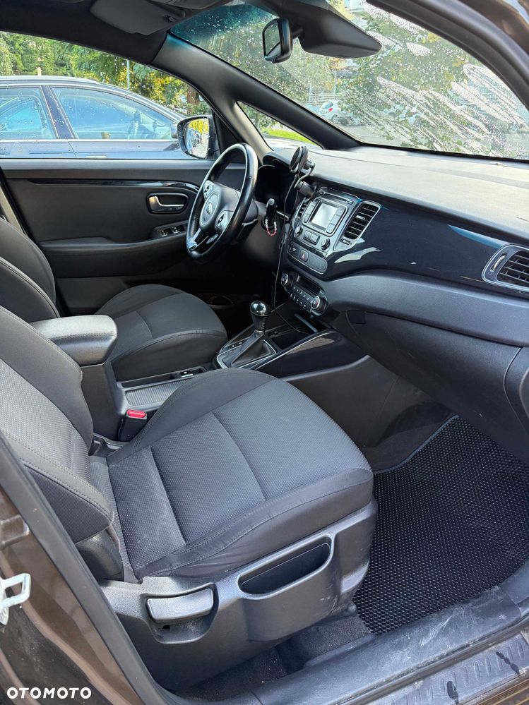 Kia Carens - 4