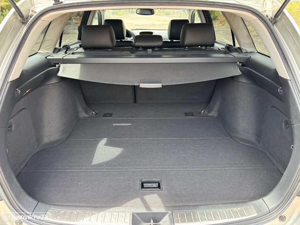 Toyota Avensis SW 2.0 D-4D - 7