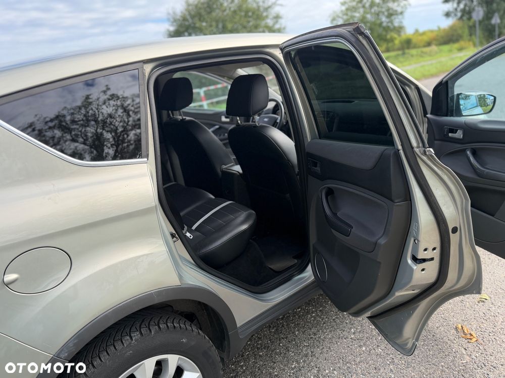 Ford Kuga - 12