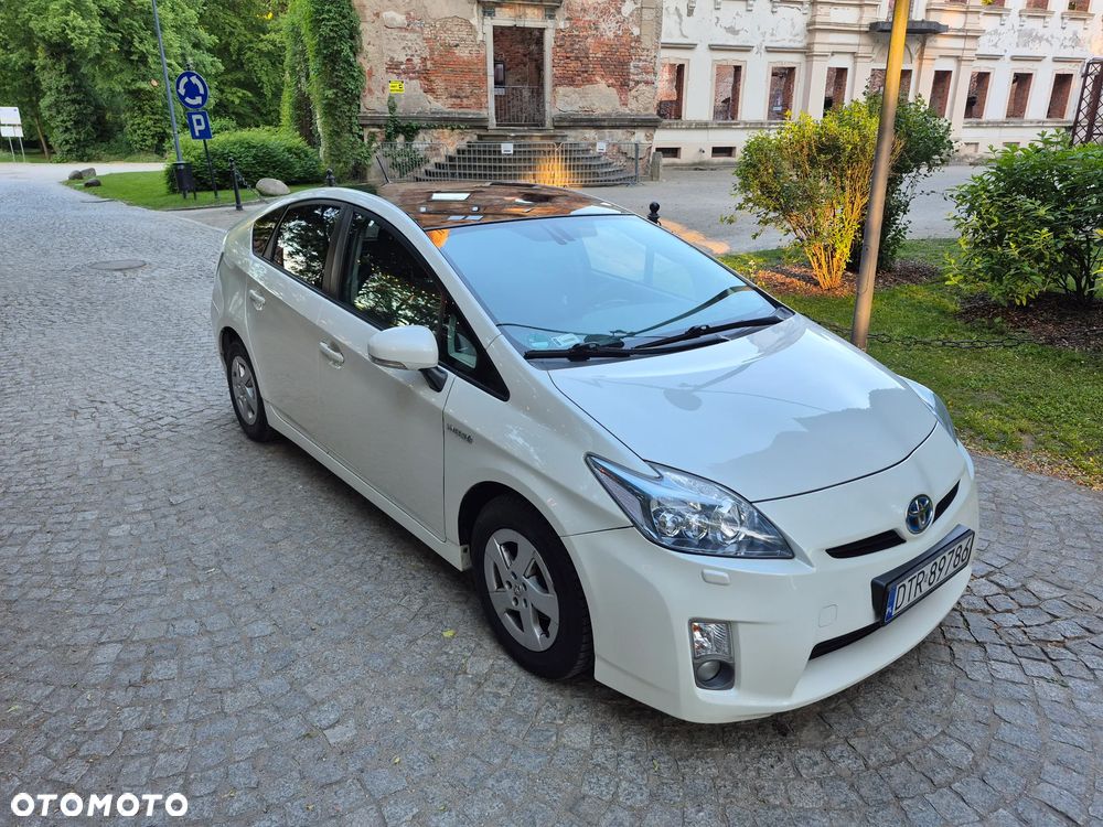 Toyota Prius (Hybrid) Executive - 9