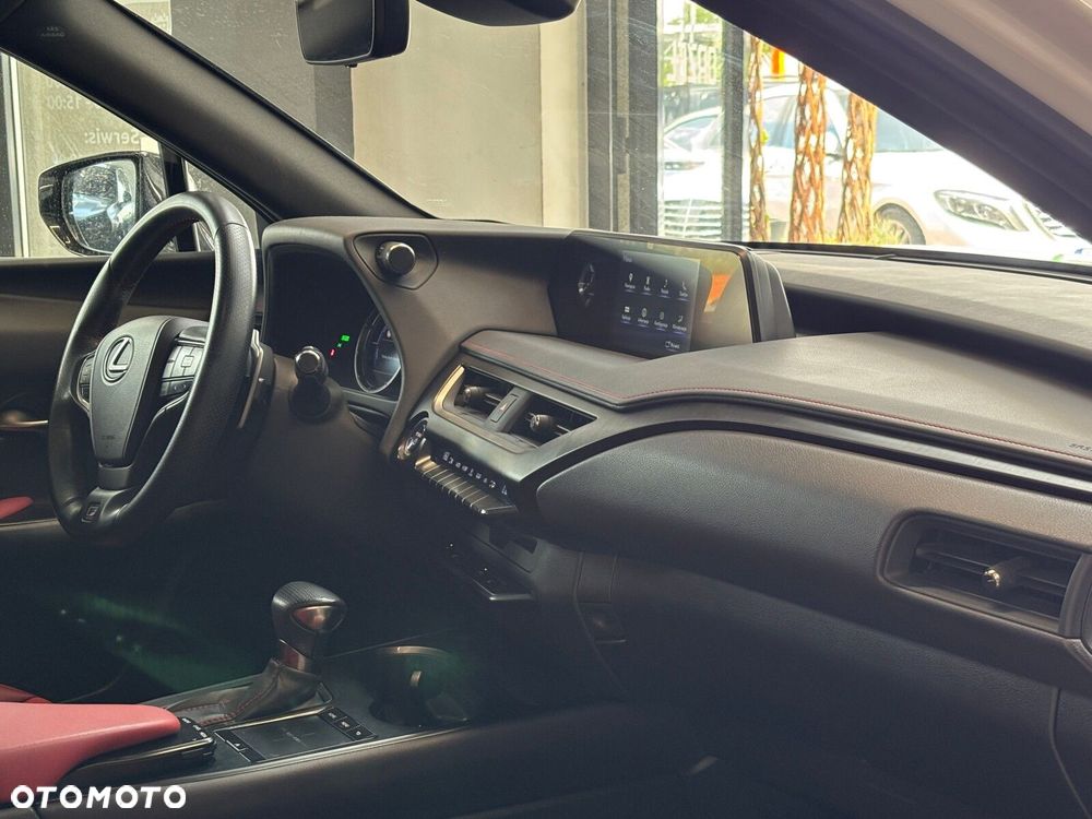 Lexus UX - 35