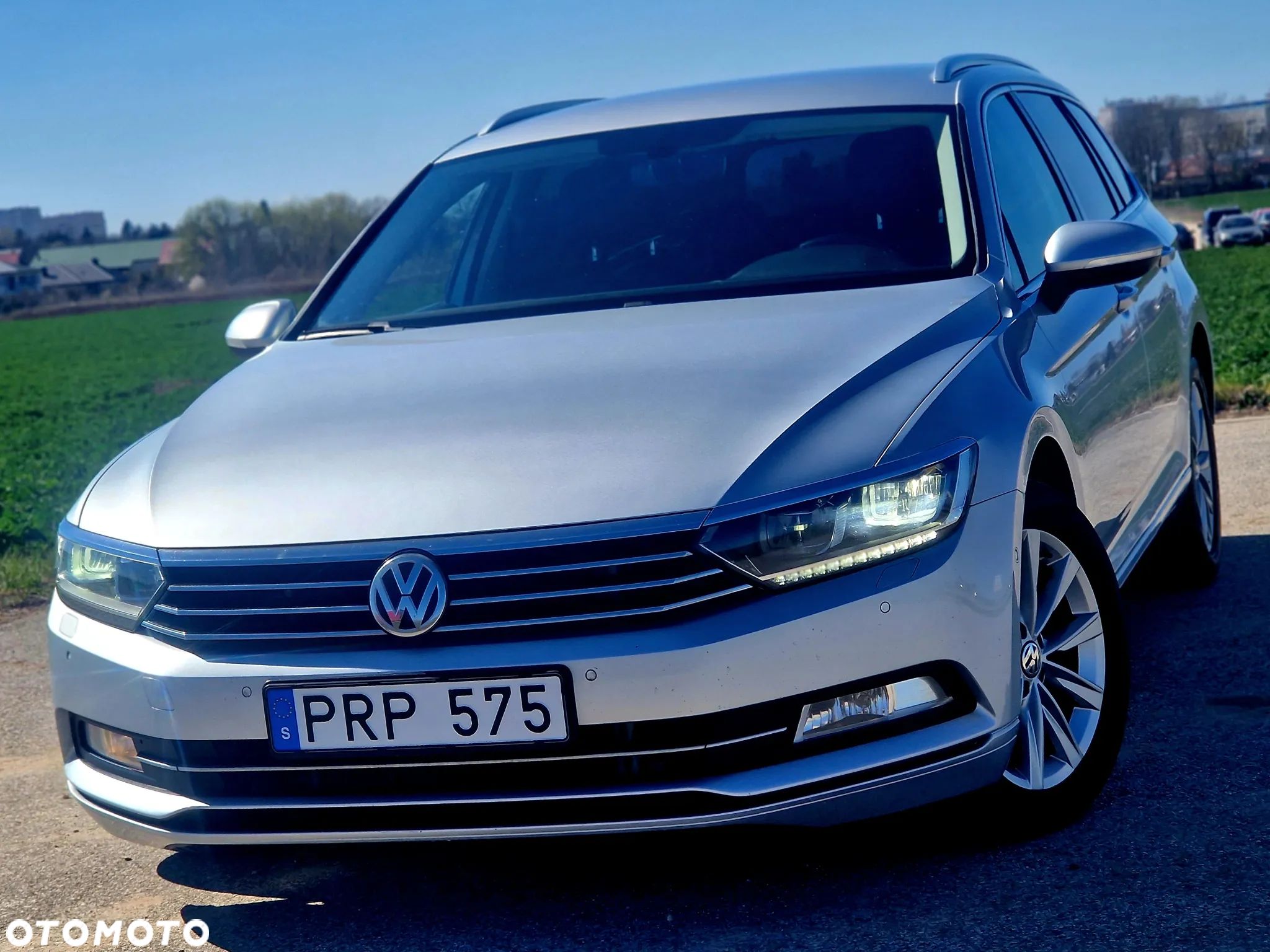 Volkswagen Passat - 1