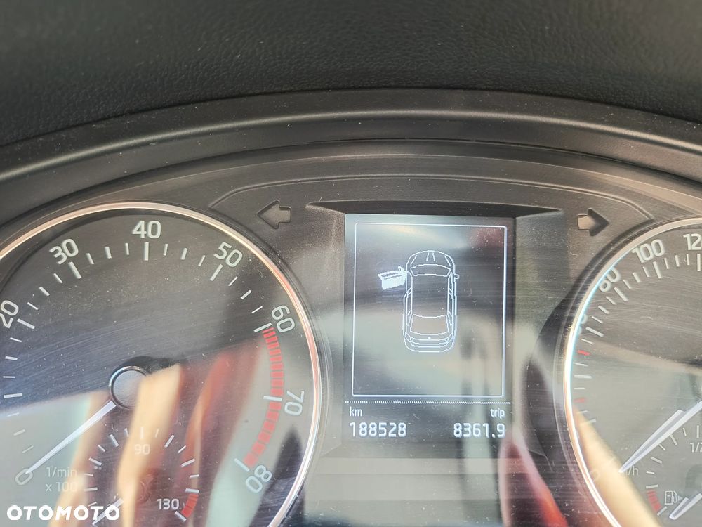 Skoda RAPID Spb 1.2 TSI Ambition - 10