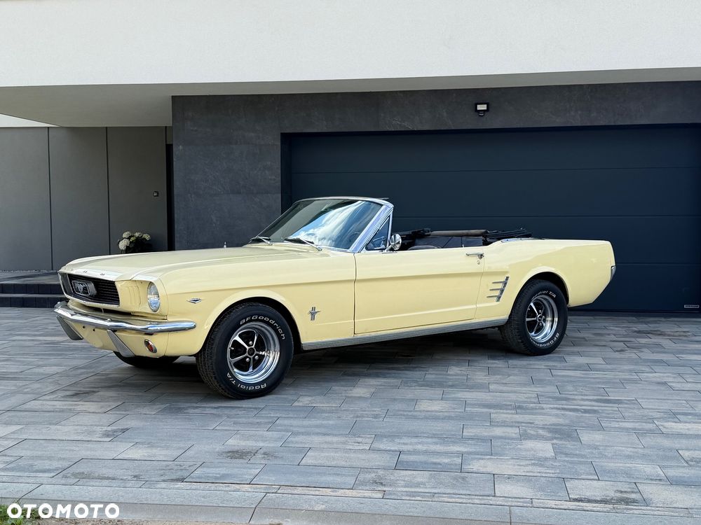 Ford Mustang - 4