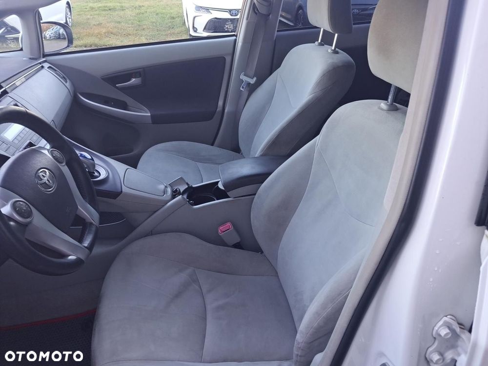 Toyota Prius 1.8 HSD Sol - 12