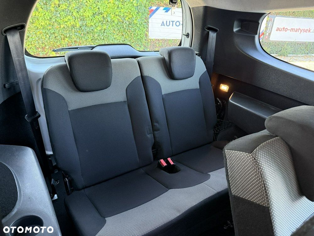 Dacia Lodgy SCe 100 Essential - 23