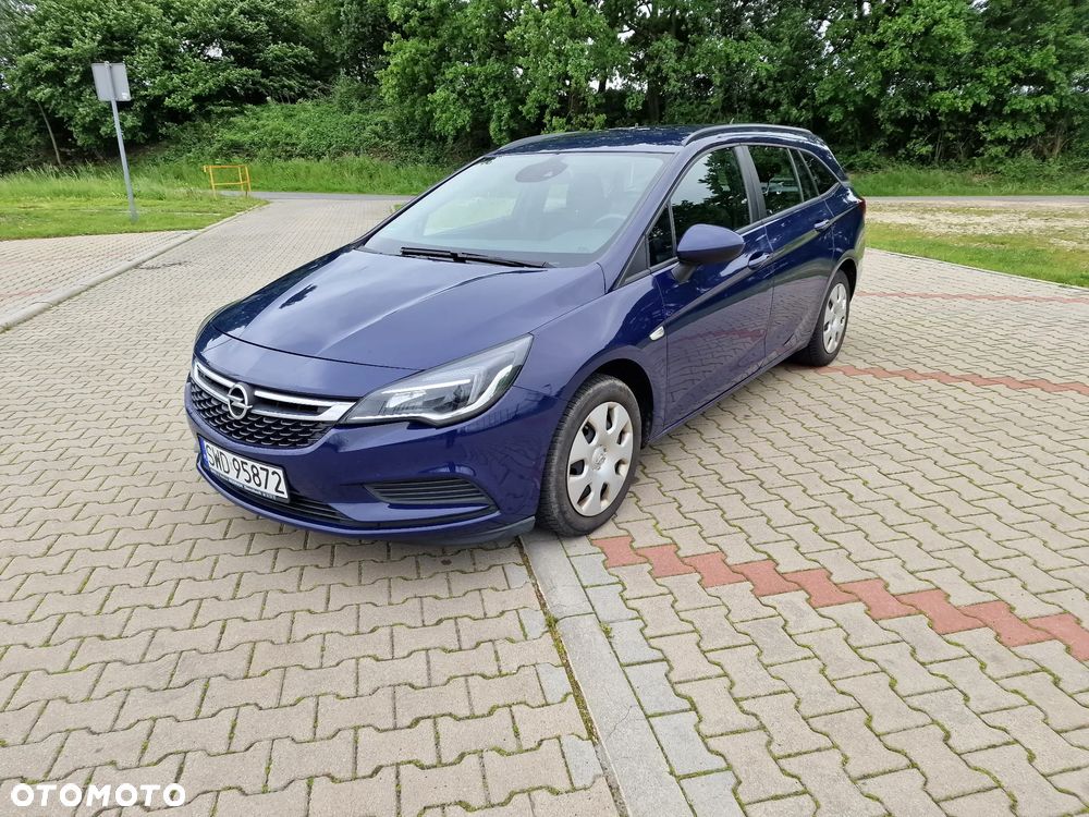 Opel Astra IV 1.6 CDTI Essentia - 1