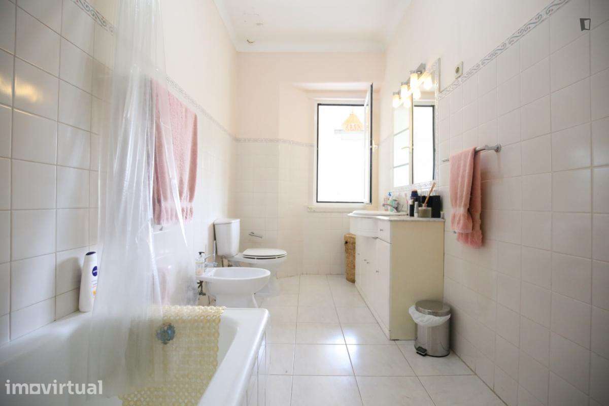 Quarto - localizado em Roma-Areeiro Lisbon - Grande imagem: 2/39