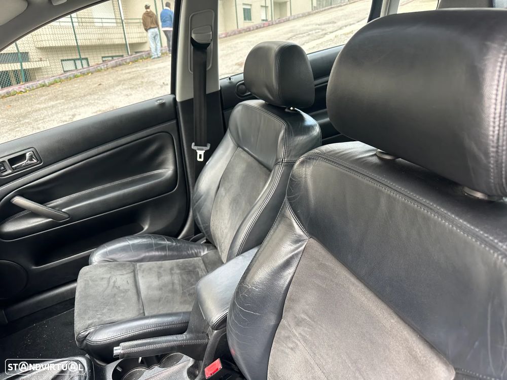 VW Passat 1.9 TDi Highline - 17