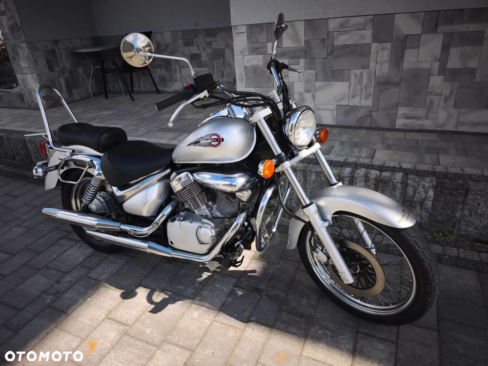 Suzuki Intruder - 13