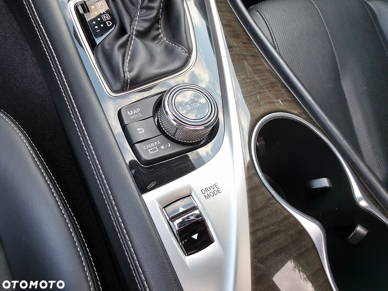 Infiniti Q60 - 12