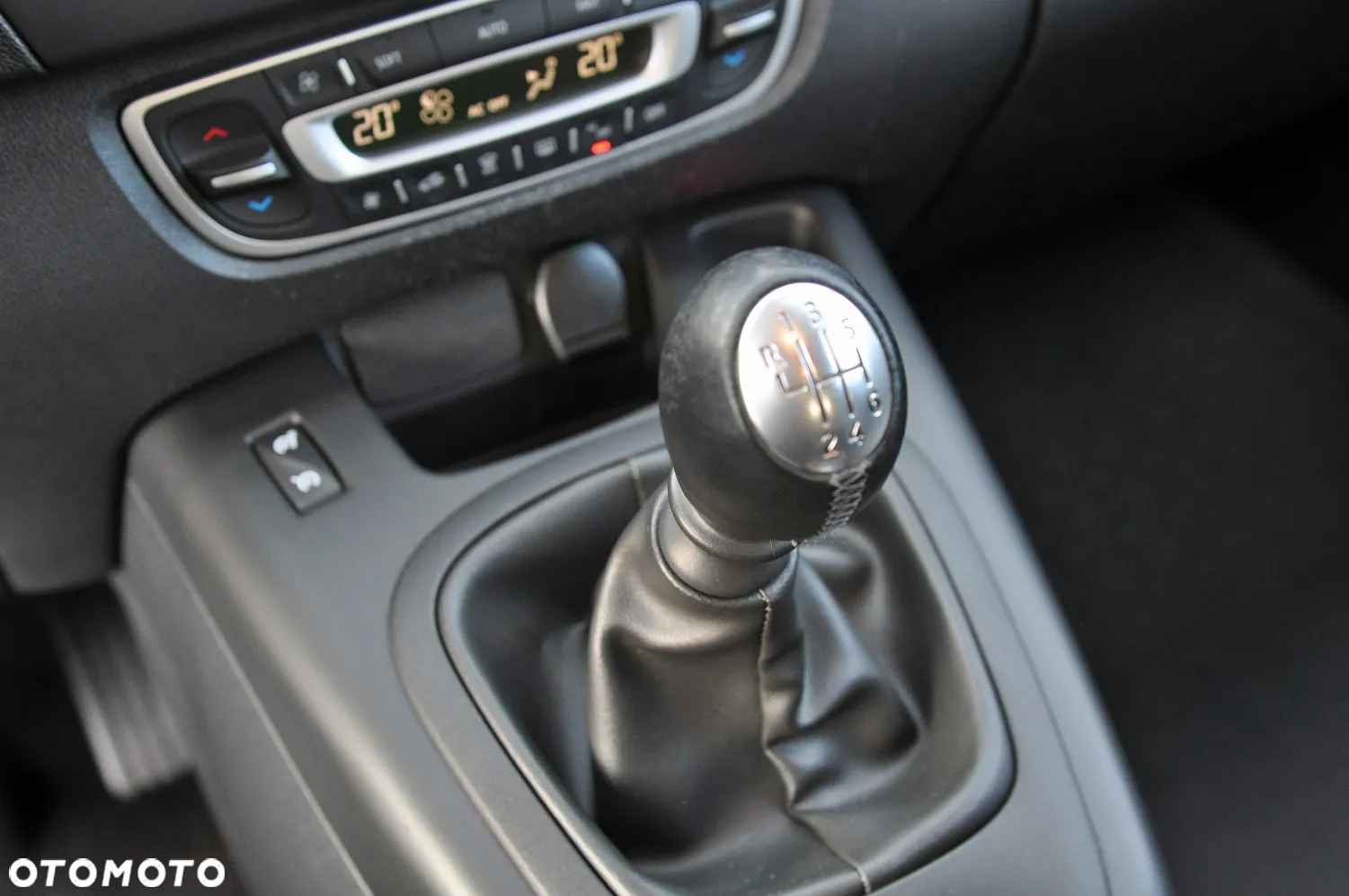 Renault Scenic ENERGY TCe 130 INTENS - 26