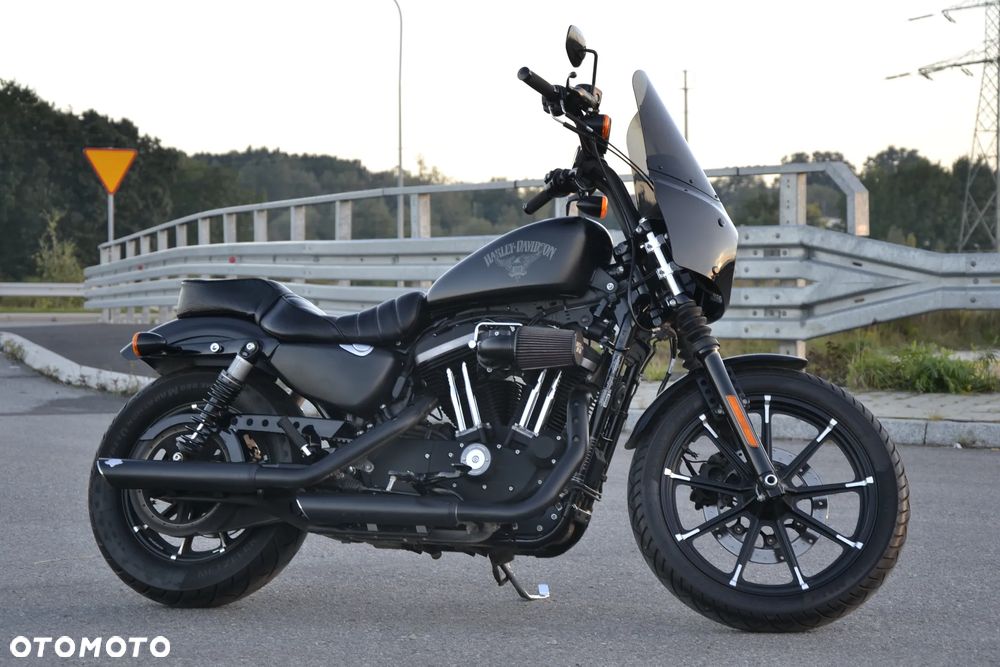 Harley-Davidson Sportster Iron 883 - 2